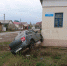 В Бугуруслане на улице Транспортной на углу дома повис автомобиль «Лада Гранта» - Time56.Ru