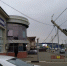 Повис на проводах. На улице Монтажников упал столб линии электропередач - Orenburg.Media