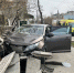 В Оренбурге автомобиль KIA снёс забор и врезался в дерево - Газета Оренбуржье