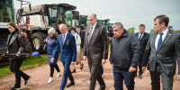 Евгений Солнцев в Александровском районе вручил орден Мужества участнику СВО - Газета Оренбуржье